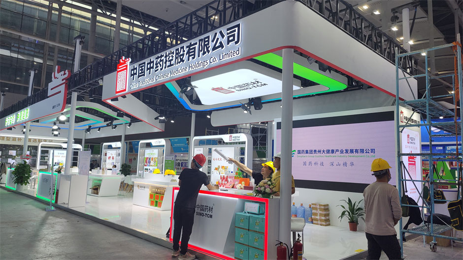 藥交會醫(yī)藥企業(yè)展覽展臺搭建現(xiàn)場