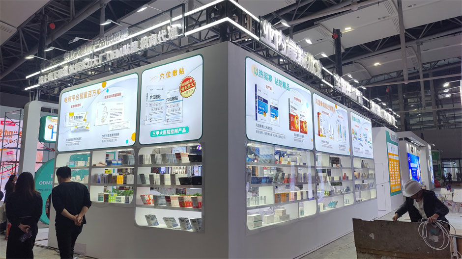 藥交會醫(yī)藥企業(yè)展覽展臺搭建現(xiàn)場