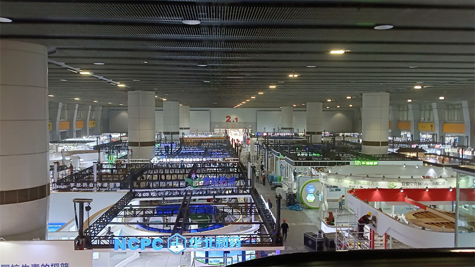 藥交會醫(yī)藥企業(yè)展覽展臺搭建現(xiàn)場